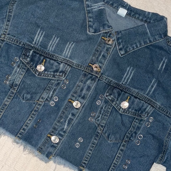 Blue jean cropped jacket with removable chains. 2 ways to wear - Picture 10 of 10